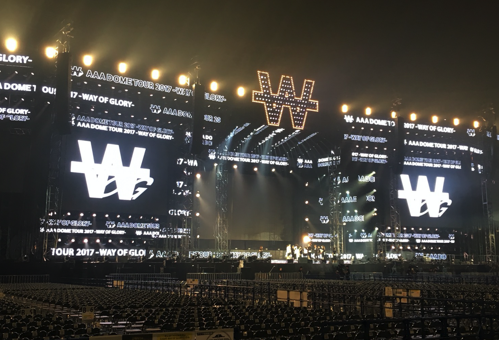 AAA<br>DOME TOUR 2017 -WAY OF GLORY-